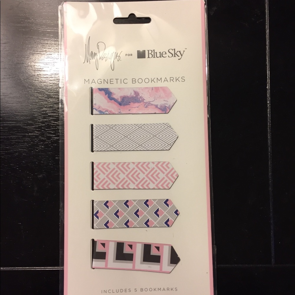 Magnetic book marks
